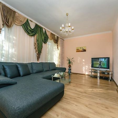 Two Bedroom Apartment On Liuteranska Street เคียฟ ภายนอก รูปภาพ